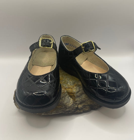 8000 CENTER BUCKLE  BLACK PATENT