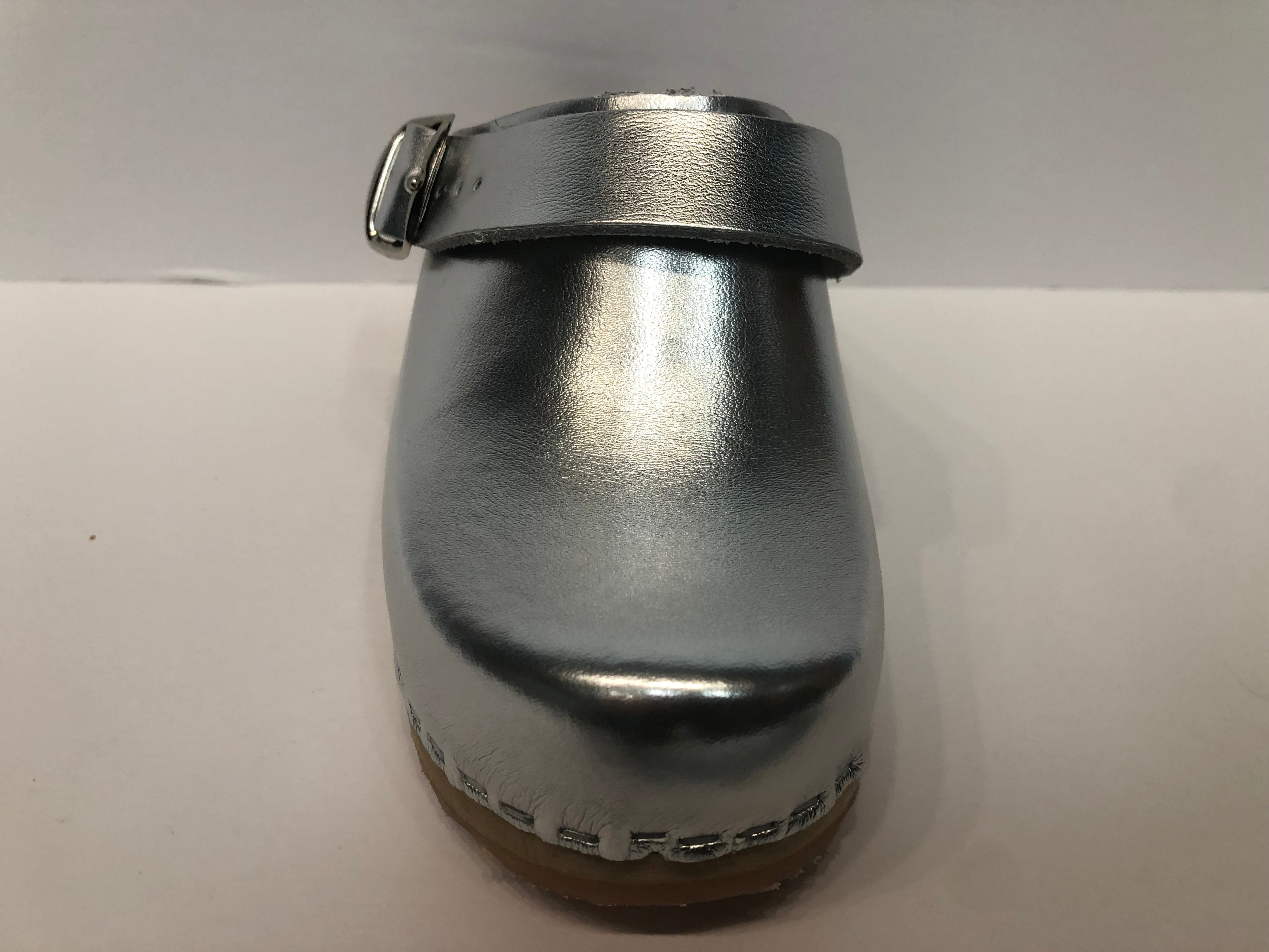 Metallic hot sale silver clogs